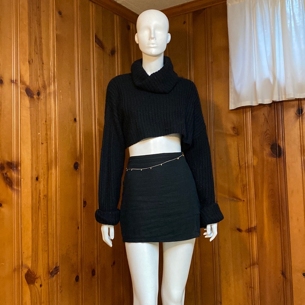 Super cropped black sweater
